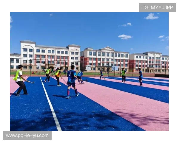 曲棍球为“草原娃”推开梦想新窗——记莫旗少年李佳俊的蜕变